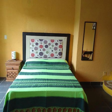 Hospedaje Casa Cortes - Recamaras De Descanso, Tepoztlan Mor - No Contamos Con Estacionamiento Luaran gambar