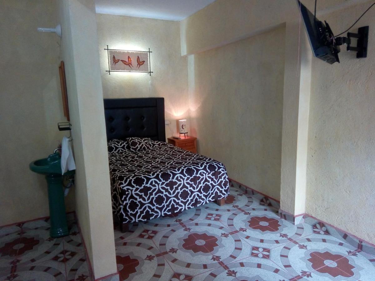 Hospedaje Casa Cortes - Recamaras De Descanso, Tepoztlan Mor - No Contamos Con Estacionamiento Luaran gambar