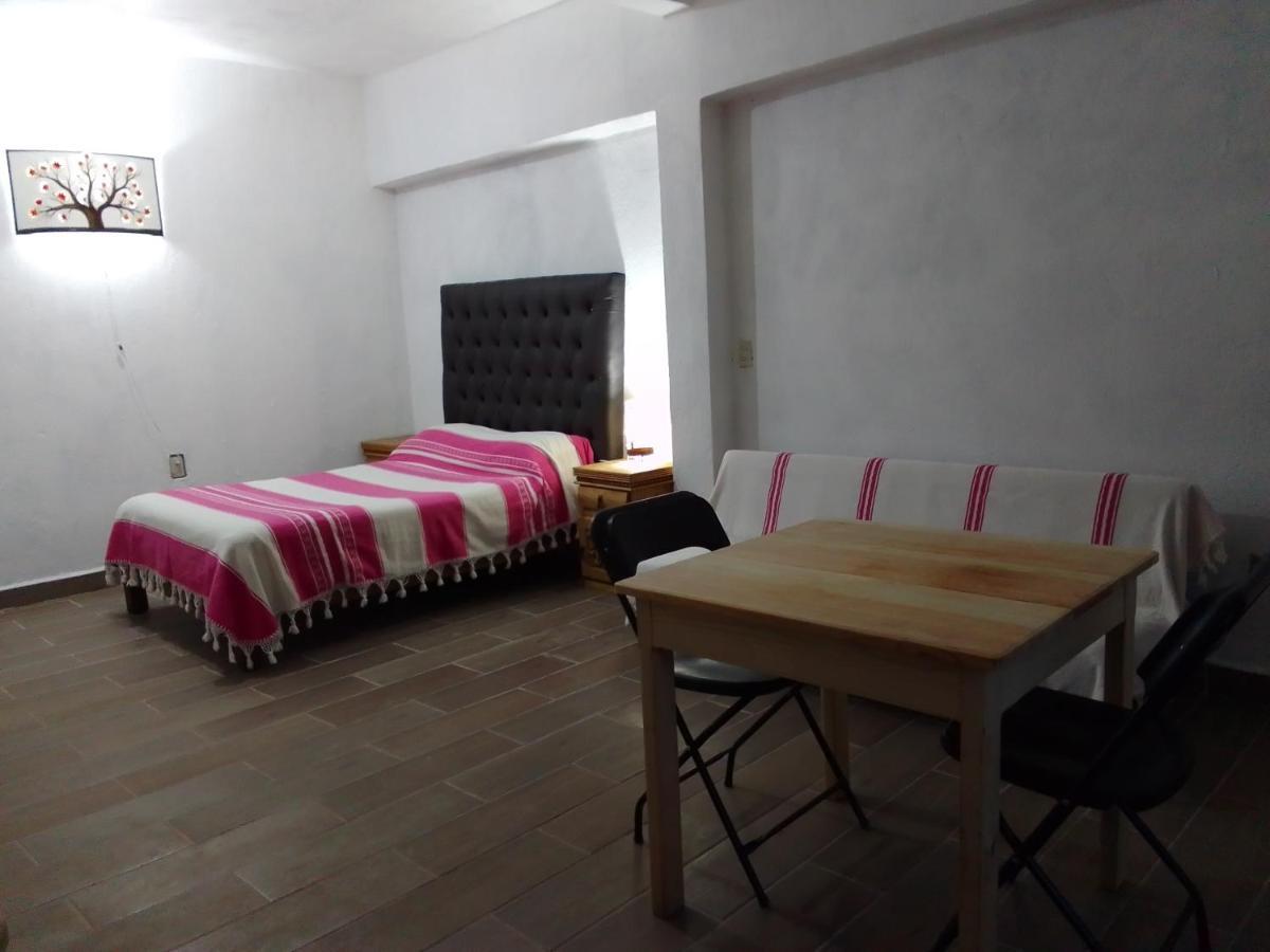 Hospedaje Casa Cortes - Recamaras De Descanso, Tepoztlan Mor - No Contamos Con Estacionamiento Luaran gambar